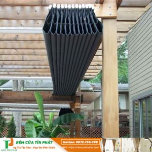 Rèm trần xếp ly che nắng mái kính giếng trời 06